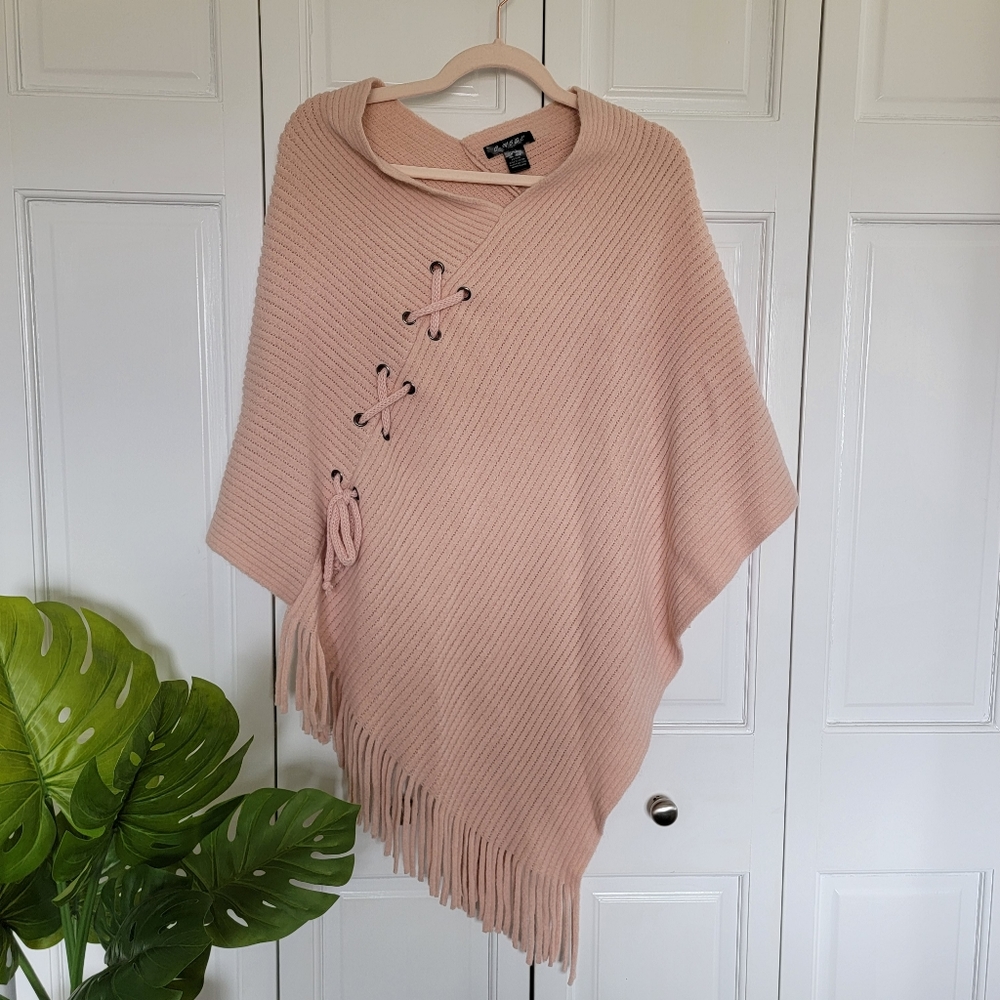 Onesize blush sweater poncho
